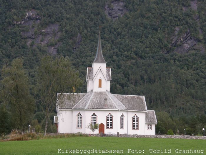 Sira kyrkje, Eresfjord. Foto.