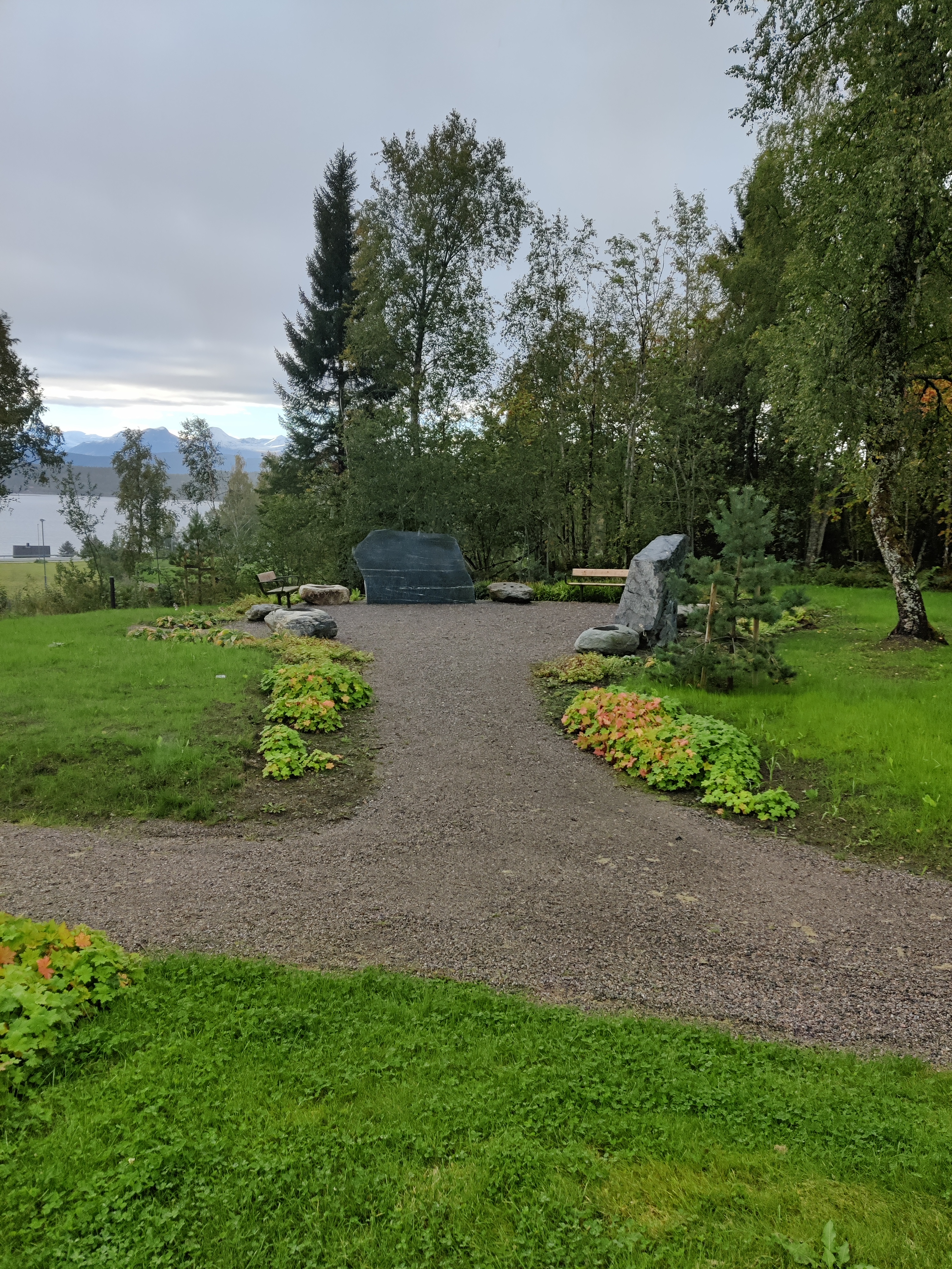 Navnet minnelund Røbekk gravlund